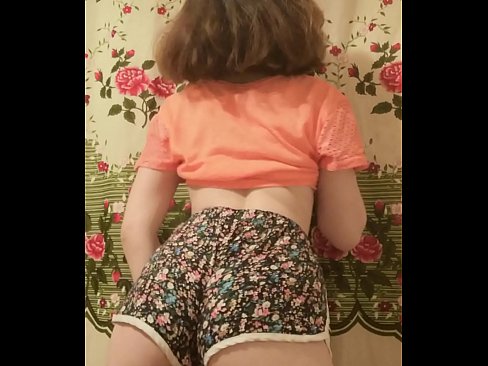 ❤️ Babe żagħżugħa sexy tqaxxir ix-xorts tagħha fuq il-kamera ❤️❌ Video anali f'mt.verhentai.ru